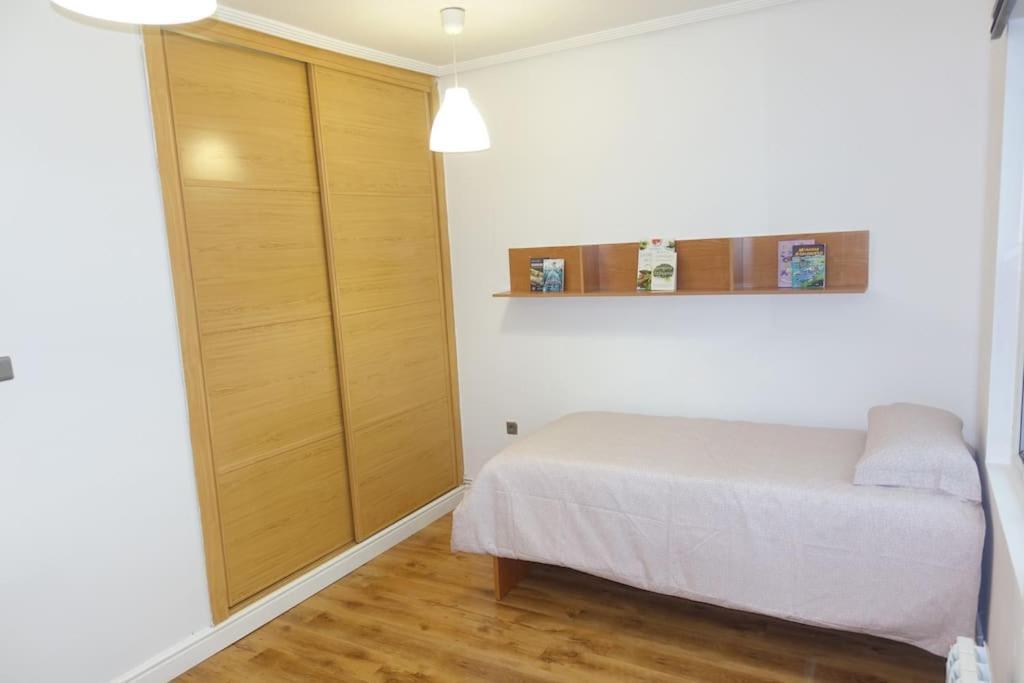 Antolin Yellow Door Ponferrada Εξωτερικό φωτογραφία